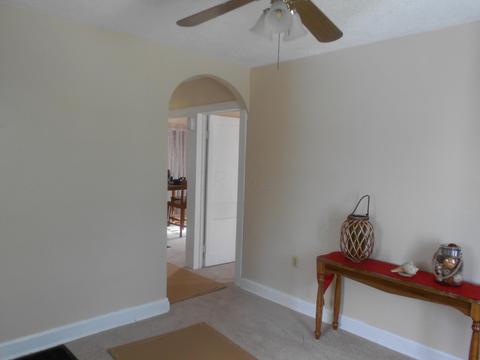 374 Walnut St, Circleville, OH 43113 photo 3