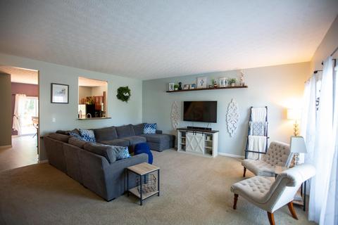 809 Cedar Run Dr, Blacklick, OH 43004 photo 3