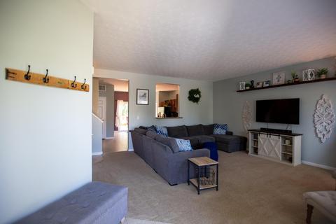 809 Cedar Run Dr, Blacklick, OH 43004 photo 2