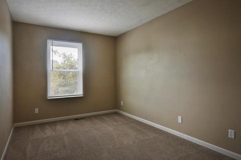 2086 Camelback Dr, Columbus, OH 43228 photo 17