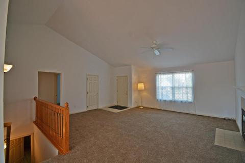 111 Castleton Ct, Pataskala, OH 43062 photo 4