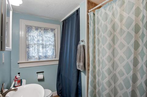 512 E High St, Ashley, OH 43003 photo 15