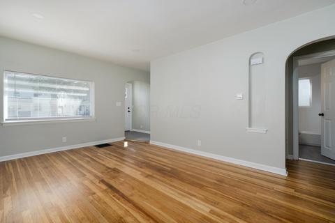 752 E Deshler Ave, Columbus, OH 43206 photo 10