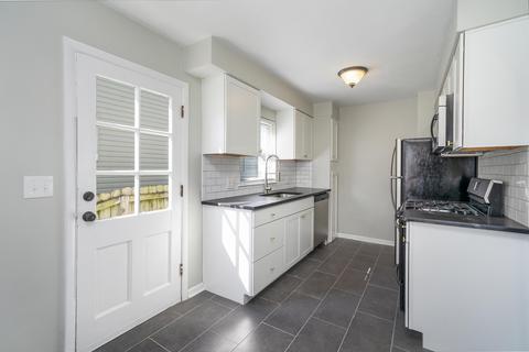 752 E Deshler Ave, Columbus, OH 43206 photo 5