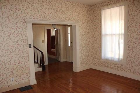 404 S Pickaway St, Circleville, OH 43113 photo 6