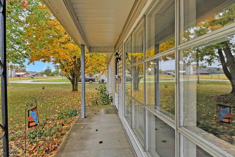 2033 Lees Rd, Hebron, OH 43025 photo 2