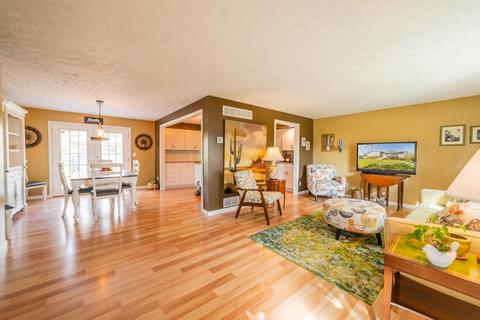 70 E Douglas St, Johnstown, OH 43031 photo 5