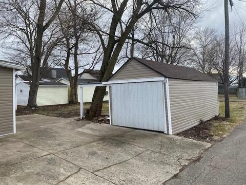213 W Corwin St, Circleville, OH 43113 photo 3
