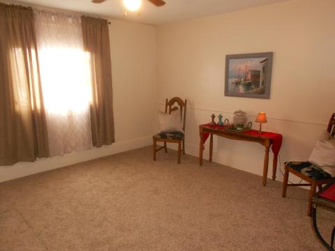 376 Walnut St, Circleville, OH 43113 photo 3
