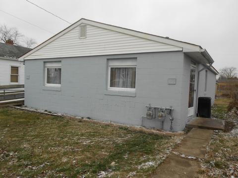 376 Walnut St, Circleville, OH 43113 photo 2