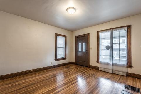 141 E Blake Ave, Columbus, OH 43202 photo 4