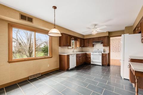1241 Castleton Rd N, Columbus, OH 43220 photo 8