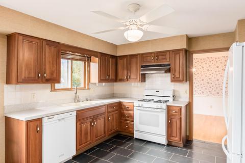 1241 Castleton Rd N, Columbus, OH 43220 photo 5