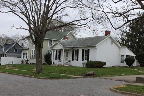 450 E Franklin St, Circleville, OH 43113 photo 2