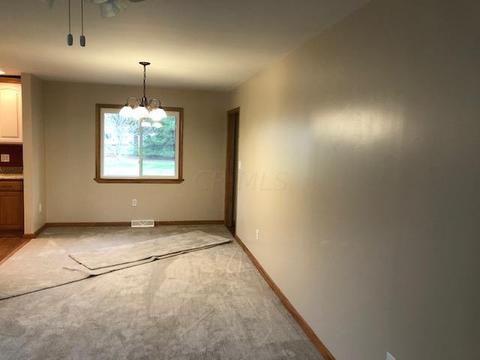 580 Ridgewood Dr, Circleville, OH 43113 photo 4