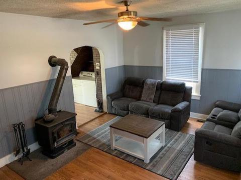 172 E William St, Delaware, OH 43015 photo 2