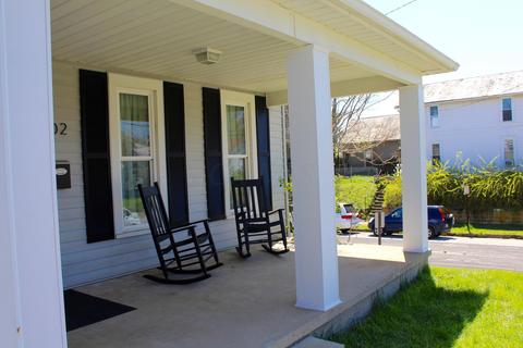 402 N Maple St, Lancaster, OH 43130 photo 2