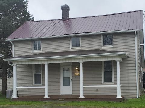 647 E Mound St, Circleville, OH 43113 photo 1