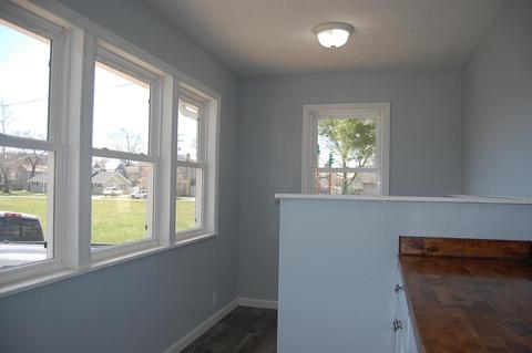 527 E Main St, Logan, OH 43138 photo 14