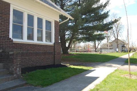 527 E Main St, Logan, OH 43138 photo 3