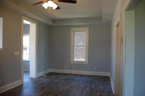 527 E Main St, Logan, OH 43138 photo 9