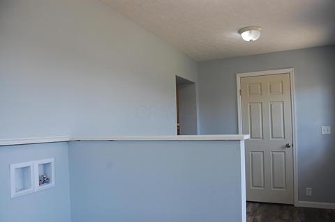 527 E Main St, Logan, OH 43138 photo 16
