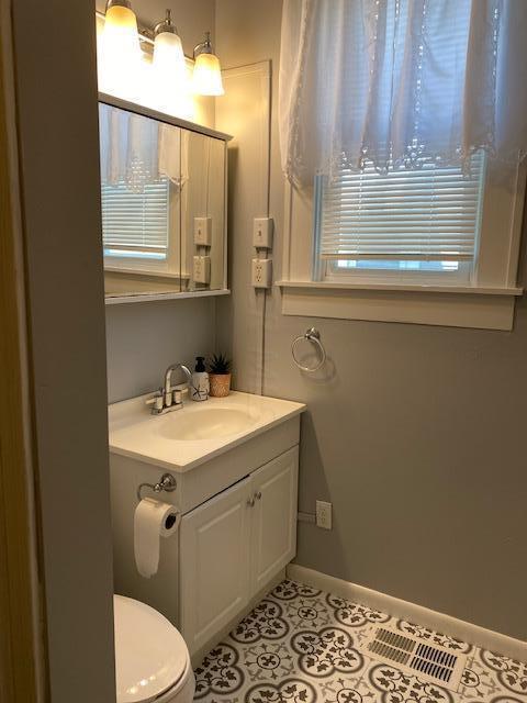 687 E Hunter St, Logan, OH 43138 photo 9