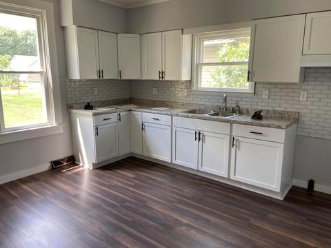 881 E Main St, Logan, OH 43138 photo 2