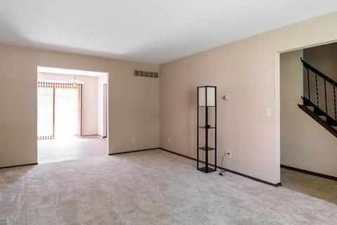136 Stornoway Dr E, Columbus, OH 43213 photo 11