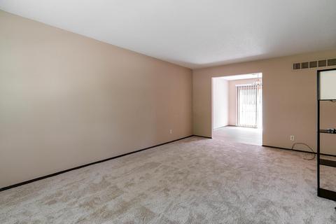 136 Stornoway Dr E, Columbus, OH 43213 photo 10