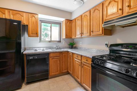 136 Stornoway Dr E, Columbus, OH 43213 photo 4