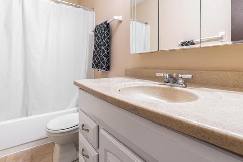 136 Stornoway Dr E, Columbus, OH 43213 photo 9