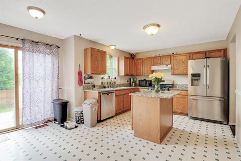 1250 Four Star Dr E, Galloway, OH 43119 photo 12