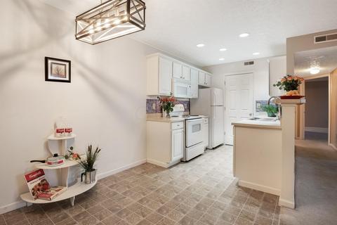 5487 Garden Rdg, Columbus, OH 43228 photo 6