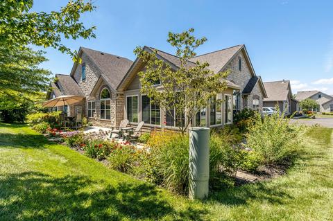 221 Stonegate Loop, Pataskala, OH 43062 photo 2