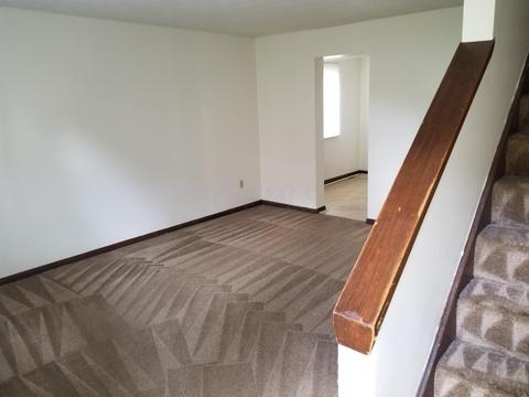 135 E Maynard Ave, Columbus, OH 43202 photo 2