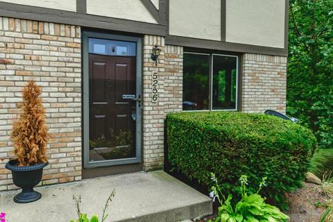 5256 Timberline Rd, Columbus, OH 43220 photo 2