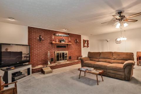 250 Sunset Dr, Circleville, OH 43113 photo 9