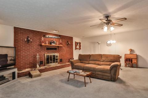 250 Sunset Dr, Circleville, OH 43113 photo 8