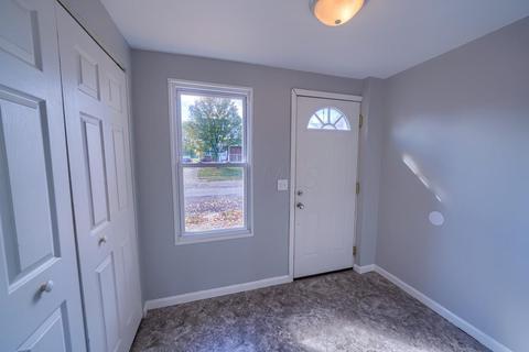 328 Walnut St, Circleville, OH 43113 photo 5