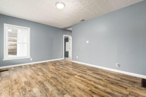 922 Ruby Ave, Columbus, OH 43227 photo 5