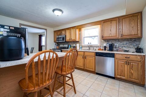 1301 Gardena Ct, Springfield, OH 45503 photo 2