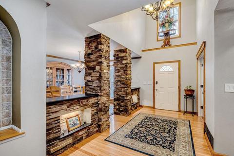 7748 Wareham Dr, Dublin, OH 43016 photo 2