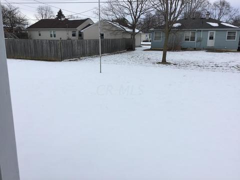 320 Sunset Dr, Circleville, OH 43113 photo 2