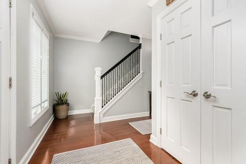 5374 Roscommon Rd, Dublin, OH 43017 photo 3