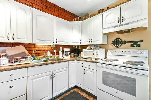 2613 Eakin Rd, Columbus, OH 43204 photo 5