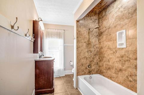 166 S Main St, Johnstown, OH 43031 photo 24