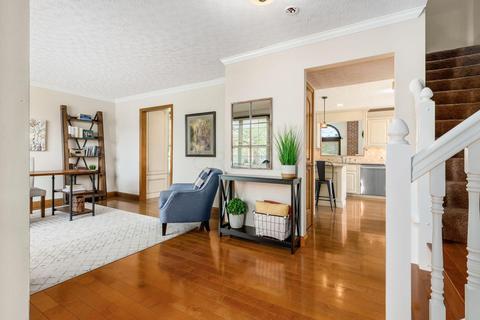 6402 Wynwright Dr, Dublin, OH 43016 photo 2