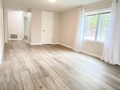 237 E Barthman Ave, Columbus, OH 43207 photo 6