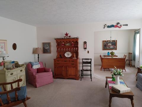 910 Laura Dr, Marion, OH 43302 photo 2